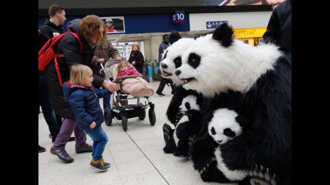 <strong>March 15:</strong> A girl meets an animatronic panda bear in London.