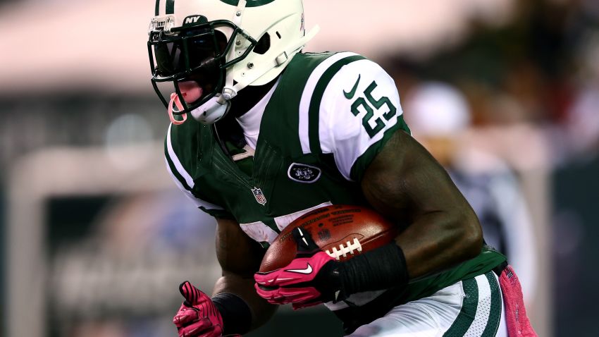 EAST RUTHERFORD, NJ - OCTOBER 08:  Joe McKnight #25 of the New York Jets returns a kickoff 100-yards for a touchdown in the third quarter against the Houston Texans at MetLife Stadium on October 8, 2012 in East Rutherford, New Jersey.  (Photo by Elsa/Getty Images)