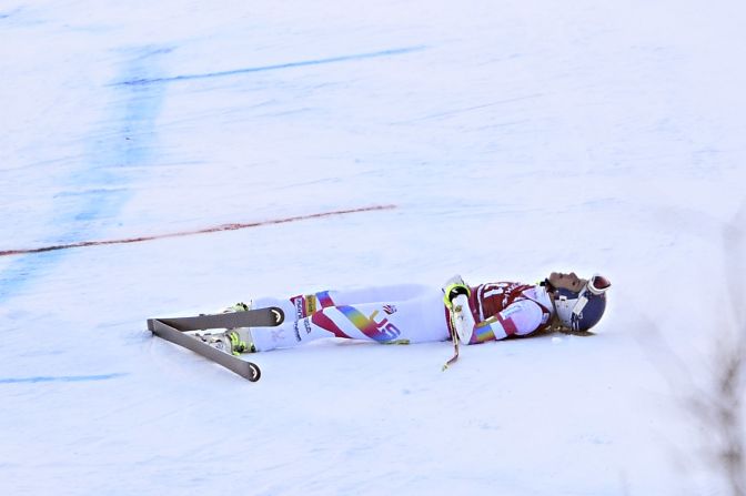 The life of a professional skier is far from easy. Lindsey Vonn, whose 2016-17 season has been interrupted after she suffered a broken arm in training, crashes at the women's super giant slalom in Val d'Isere, France. But injuries and crashes aren't the only problems skiers face ...