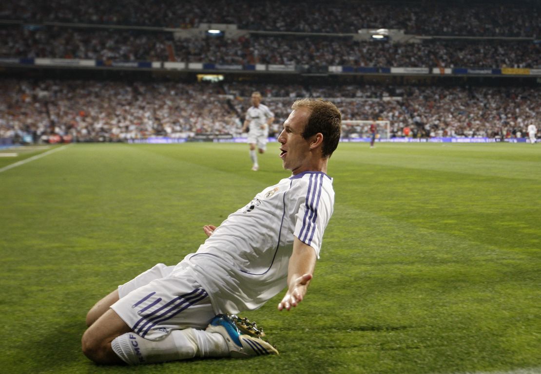 Robben celebrates a goal against Barcelona at the Bernabéu in 2008.