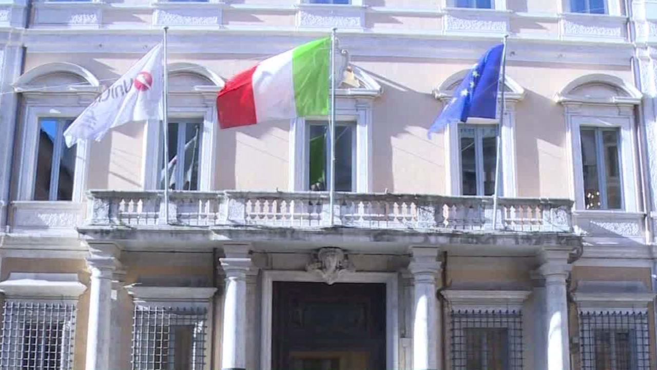 italy referendum banks pkg dos santos wrn_00005714.jpg