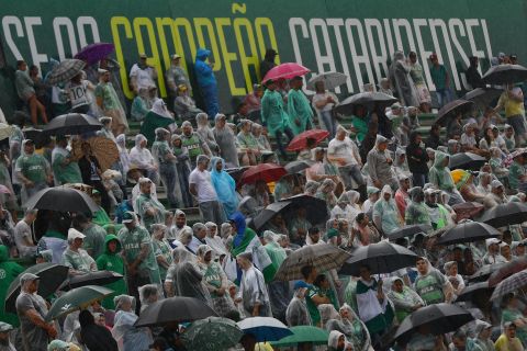 Fans gathered in their thousands despite the poor weather conditions to pay their tributes at the Arena Conda stadium in Chapeco.