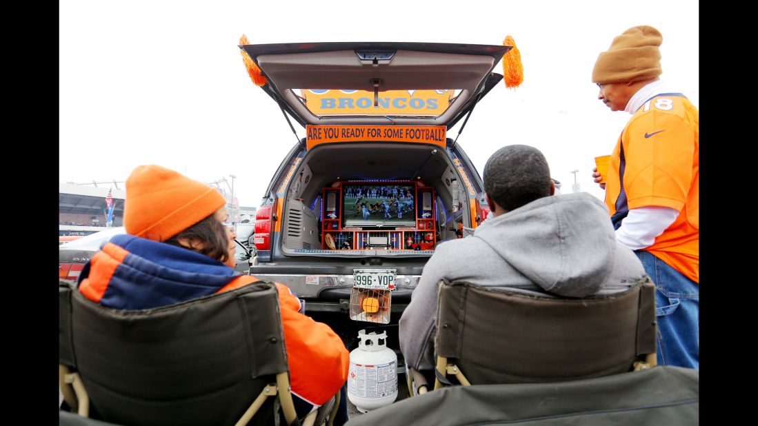 Some tailgaters will even bring a TV and a generator so fans can watch the pregame show in the parking lot.