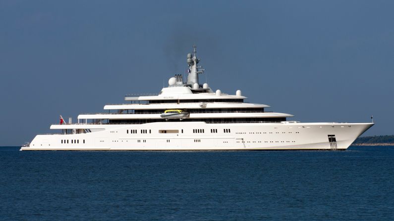 The plaything of Chelsea FC owner Roman Abramovich, Eclipse measures 162.5 meters (533 feet). 