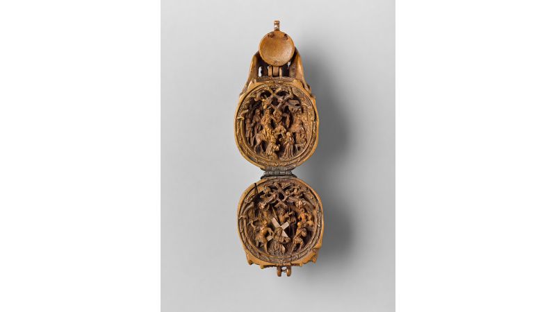 6120円 Small Wonders Late-Gothic Boxwood Micro-Carvings from