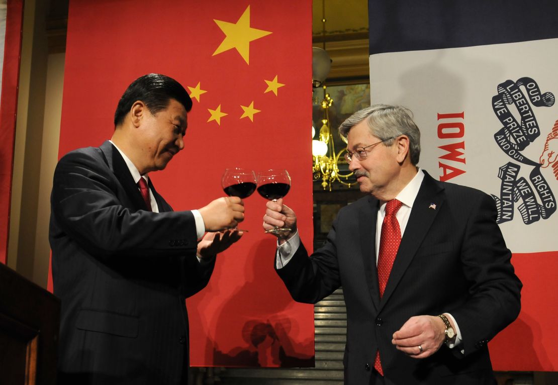 Chinese President Xi Jinping and Iowa Gov. Terry Branstad raise their glasses in a toast at a State Dinner at the state Capitol in February 15, 2012.