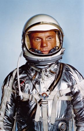 <a href="index.php?page=&url=http%3A%2F%2Fwww.cnn.com%2F2016%2F12%2F08%2Fhealth%2Fjohn-glenn-dead%2Findex.html" target="_blank">John Glenn, </a>the first American to orbit the Earth, died December 8, according to the Ohio State University. He was 95.