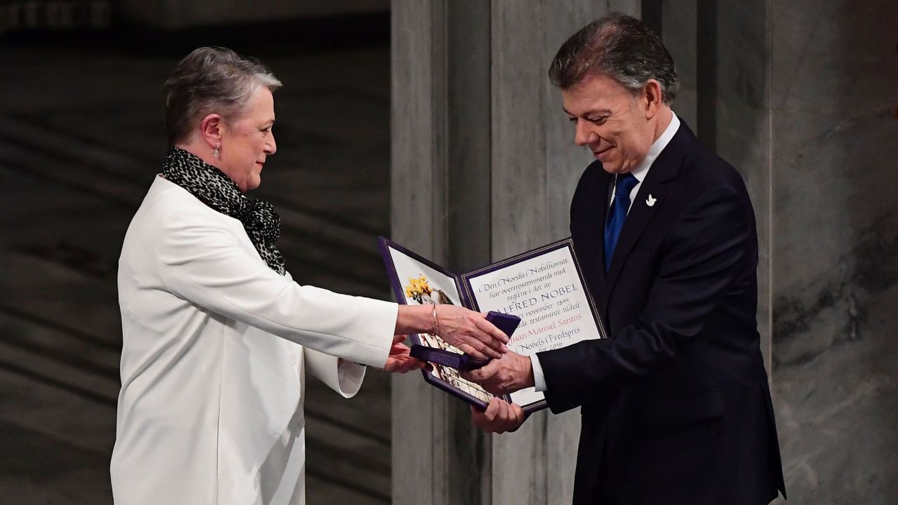 Colombian leader Juan Manuel Santos receives the award Saturday from Berit Reiss-Andersen in Oslo.