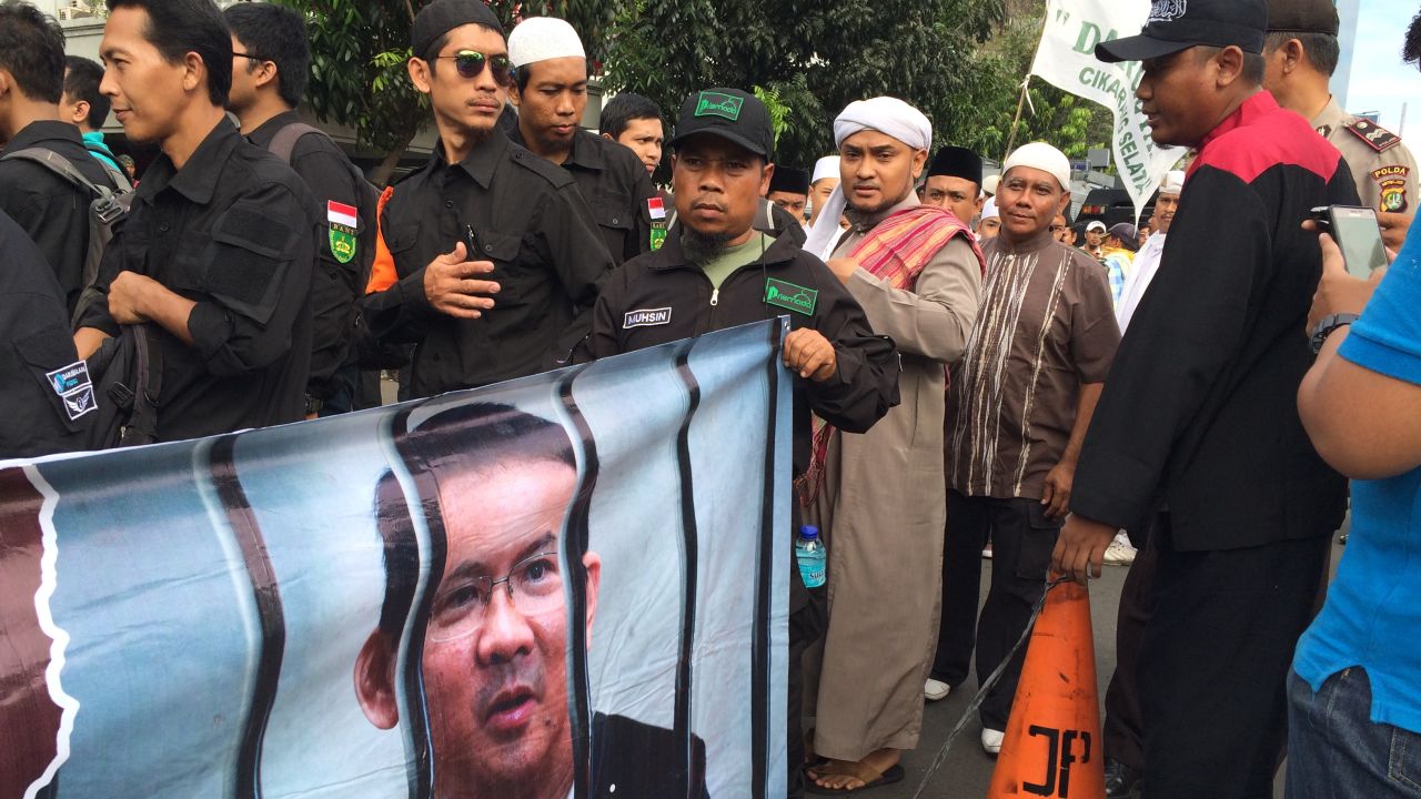 Anti-Ahok protestors gather outside a central Jakarta courthouse for the beginning of the mayor's blasphemy trial.