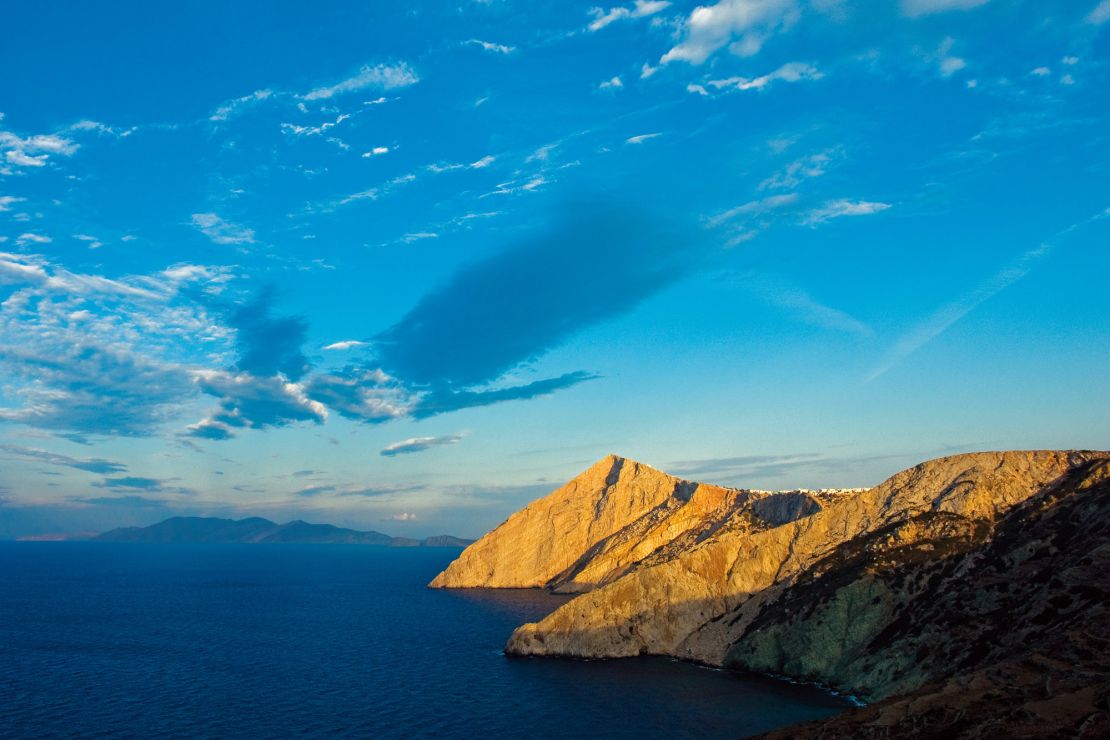 Vassiliou was inspired by breathtaking cliffs and islands he's seen by the Aegean sea. He created renderings based on the pictures his friends took and sent him during their summer holidays