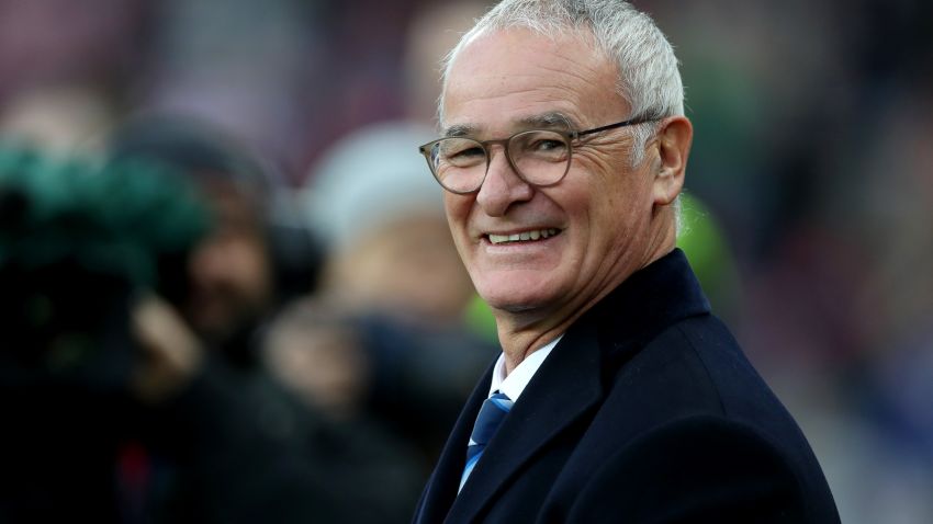 SUNDERLAND, ENGLAND - DECEMBER 03:  Claudio Ranieri manager of Leicester City looks on prior to the Premier League match between Sunderland and Leicester City at Stadium of Light on December 3, 2016 in Sunderland, England.  (Photo by Ian MacNicol/Getty Images)