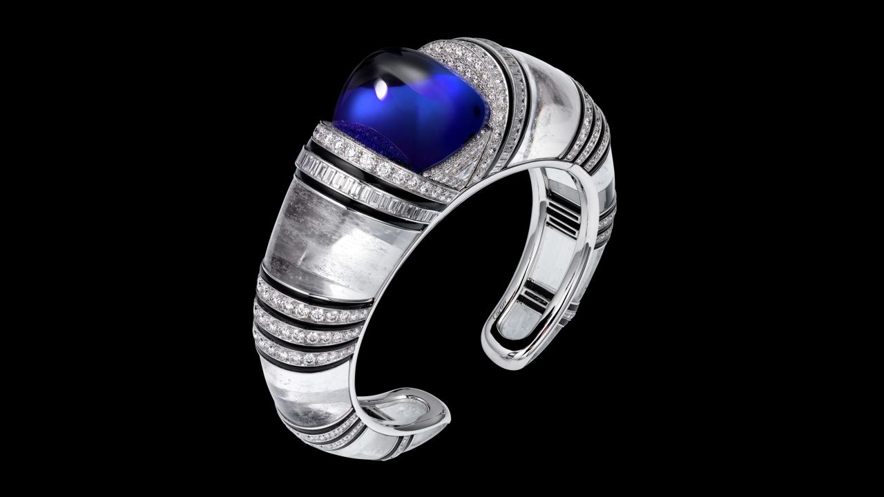 Also tanzanite has made its way into Cartier's collections, including this white gold and diamond bracelet which has a cabochon-cut tanzanite in the center.<br />