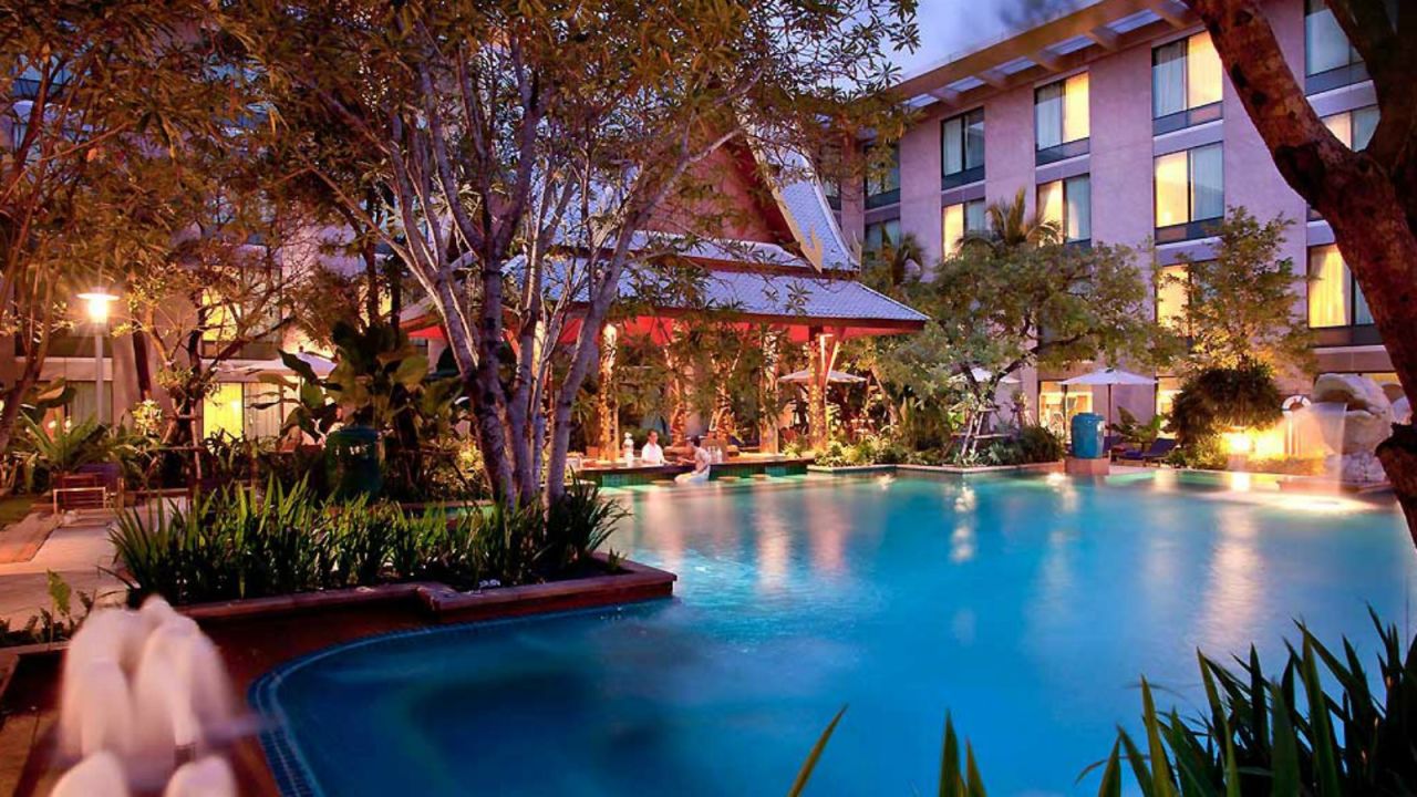 <strong>Novotel Bangkok Suvarnabhumi Airport:  </strong>This 25-meter swimming pool is surrounded by tropical gardens and even has a swim-up bar.