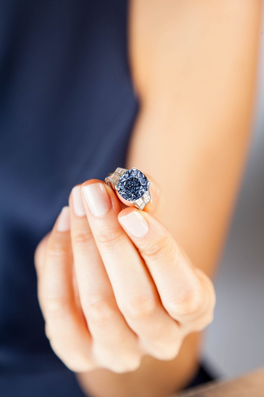 A Fancy Deep Blue, 9.54-carats diamond that belonged to the late Shirley Temple failed to sell when it hit the auction block in March 2016.