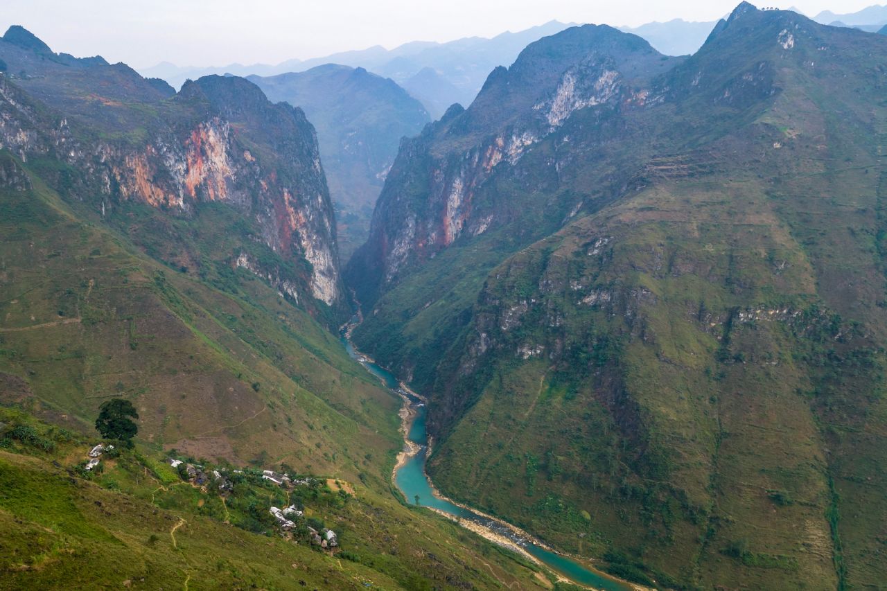 The deepest canyon in all of Southeast Asia can be found between Dong Van and Bao Lac. The Ma Pi Leng Pass is one of the most challenging rides in the country, but the sensational views into fading gorges create lasting memories. 