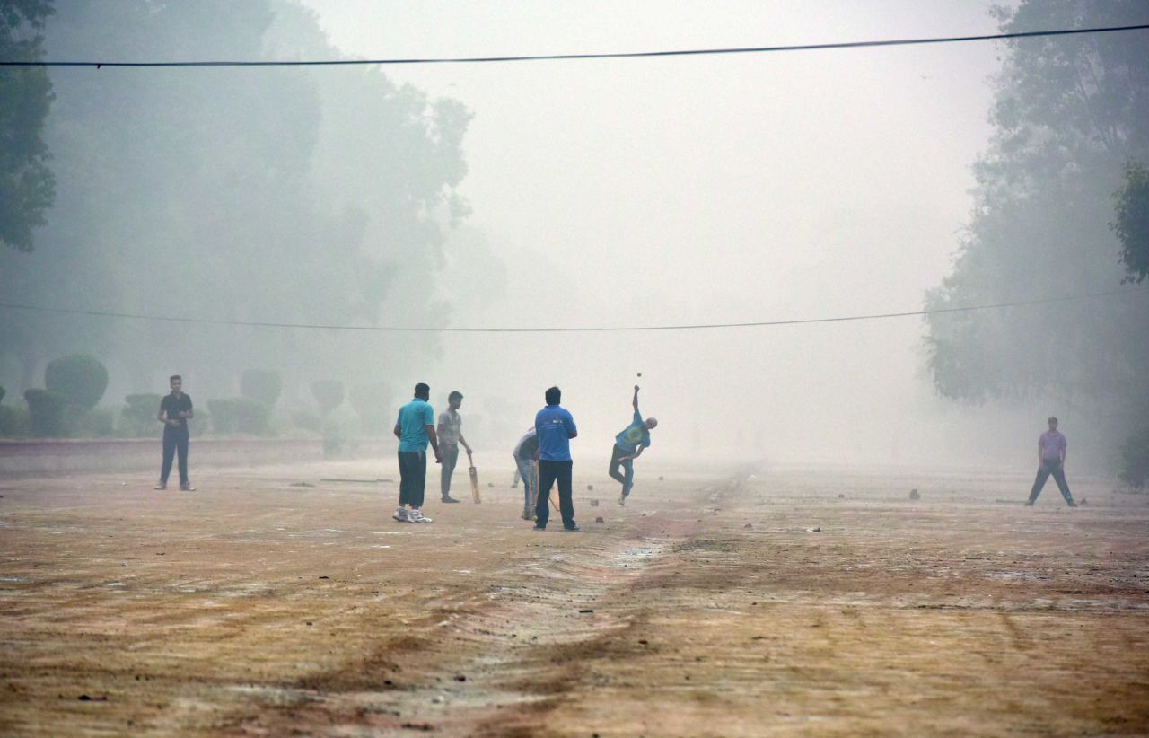 The idea for the mask came from Airinum's co-founder Alexander Hjertström whose childhood asthma returned when he went to study for an MBA in Ahmadabad. <br /><br />In this picture taken in Delhi, air pollution provides the backdrop for a game of street cricket. The World Health Organization rates the Indian capital's air pollution at more than 12 times the safe limits.    