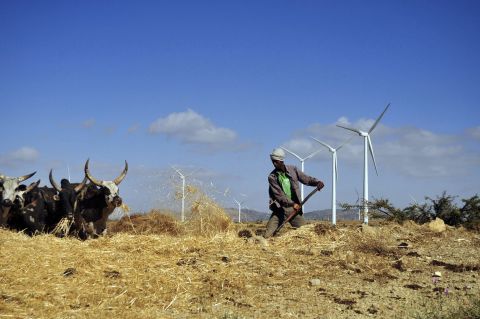 Just a quarter of Ethiopia's population had access to electricity in 2013, but the government aims to reach 90% coverage by 2020. Wind power is key to this ambition. According to the East African state's Growth and Transformation Plan II, wind output will rise from 324 MW to 5,200 MW in the next four years.