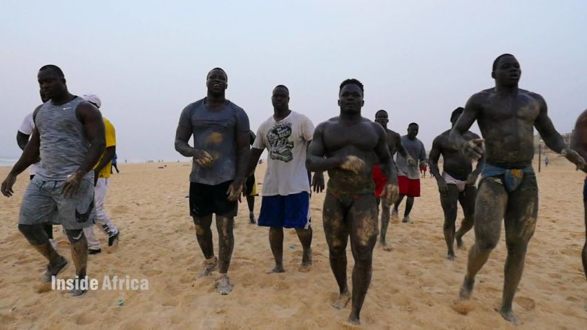 inside africa senegal wrestling b_00005228.jpg