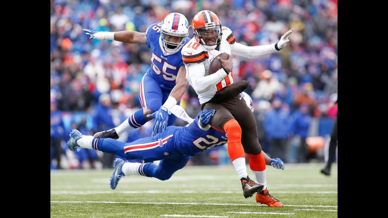 Cleveland quarterback Robert Griffin III runs for a second-half touchdown during an NFL game at Buffalo on Sunday, December 18. Cleveland still lost 33-13, however, and fell to 0-14 on the season.