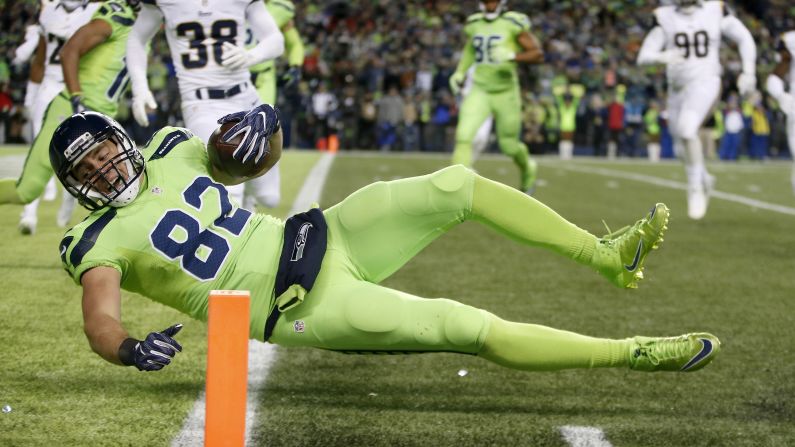 Seattle tight end Luke Willson scores a touchdown during the Seahawks' 24-3 win over Los Angeles on Thursday, December 15. The Seahawks clinched the NFC West with the victory.