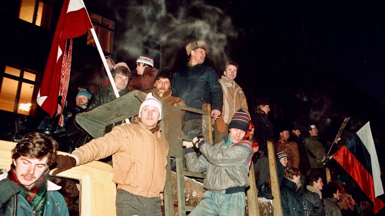 Civilians gather outside a government building barricaded against potential attack by Soviet troops in Riga, Latvia, on January 21, 1991.