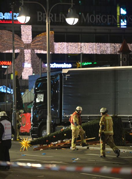 A Christmas tree lies next to the truck.