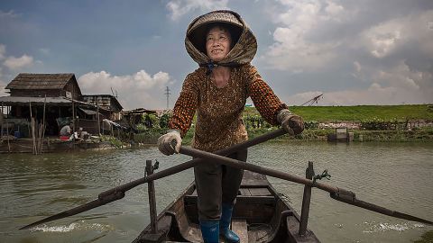 Chen Shourongon paddles her boat on Shazai Island, where the field release program is underway.