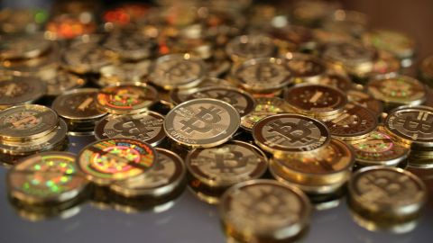 tranzacționați monede cu nume pentru bitcoins Cum pot obține bani acum cu credit prost