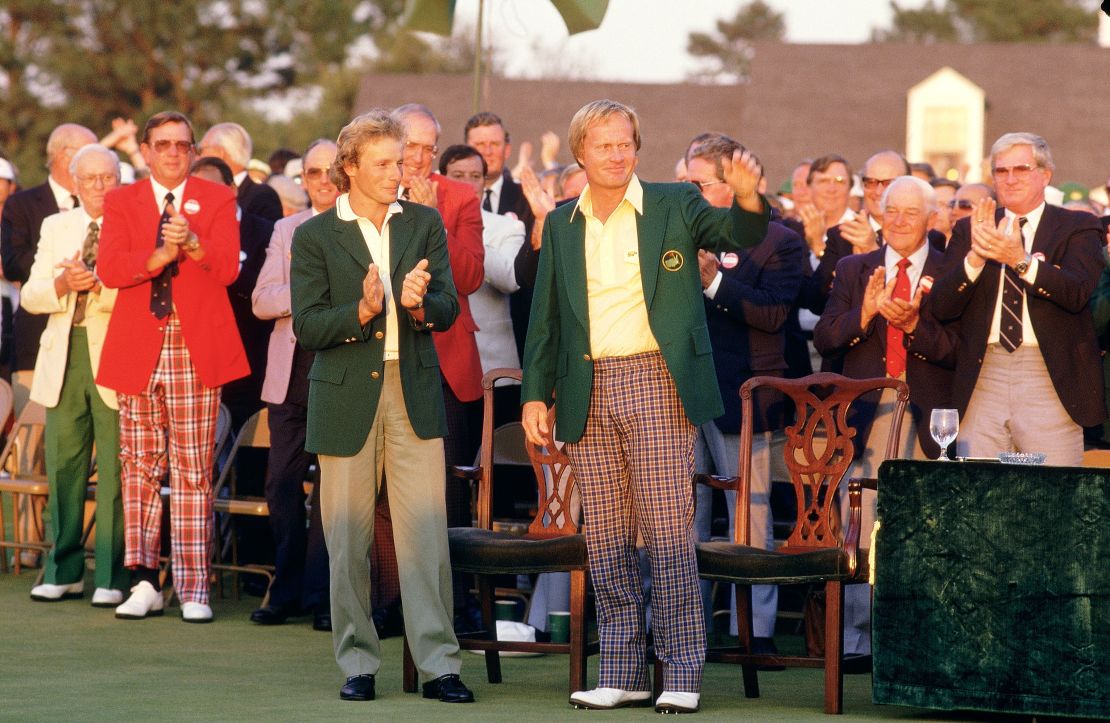 Jack Nicklaus receives the green jacket from Bernhard Langer at the 1986 Masters.