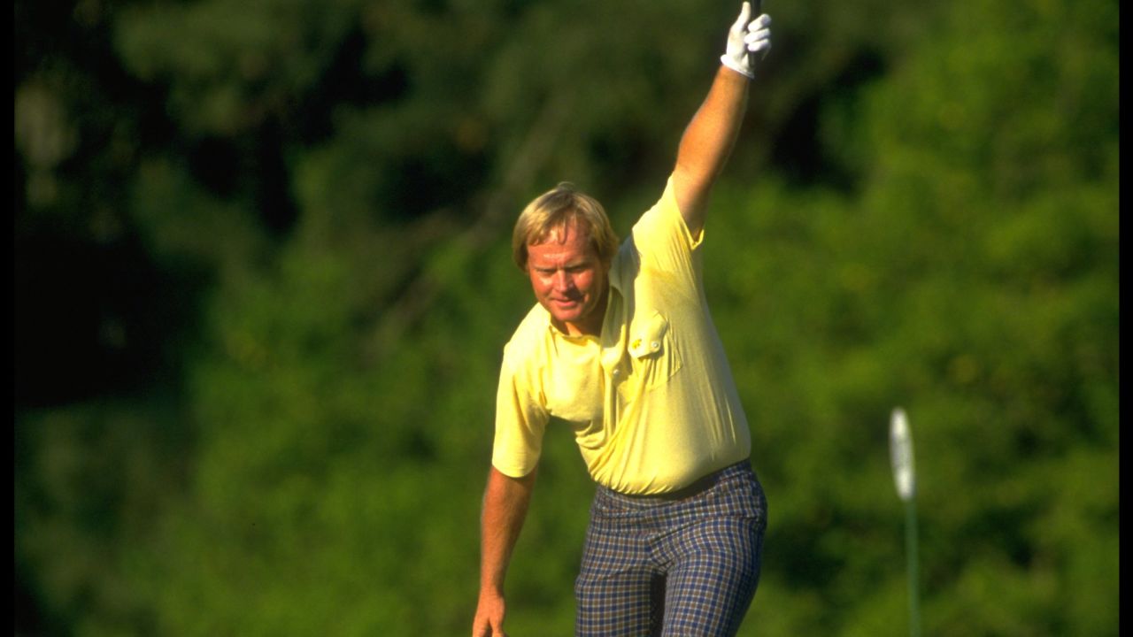 Jack Nicklaus holed a birdie putt on the 17th to take the lead in the 1986 Masters.