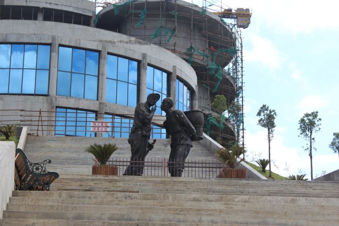 <strong>View point:</strong> A visitor center is being built at the viewing platform. 