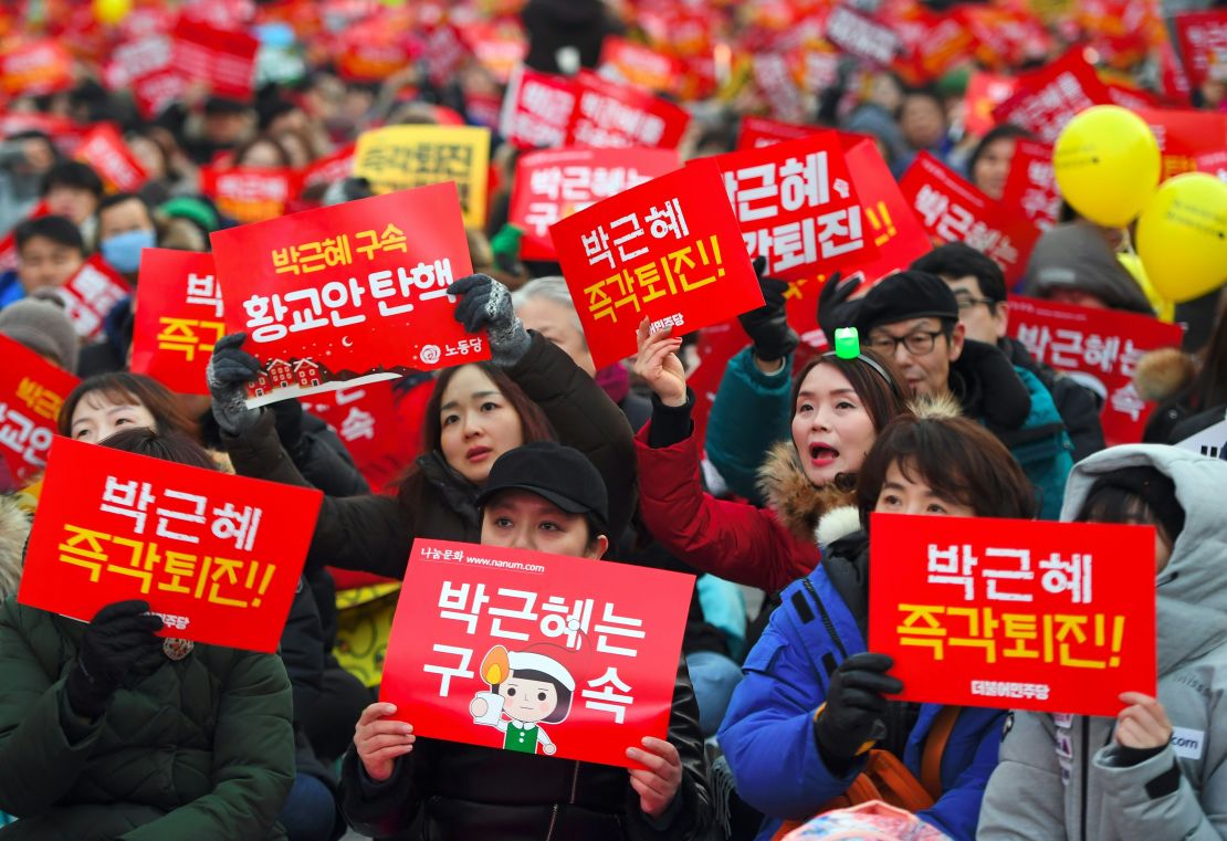 Organizers estimate around 250,000 people  turned out for Saturday's protest rally in Seoul. 