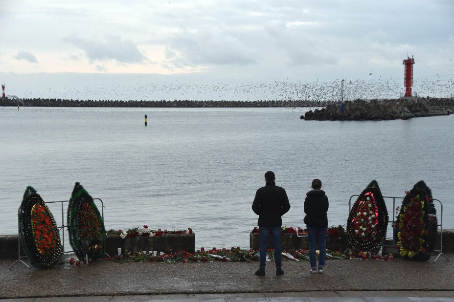 People visit a makeshift memorial to victims of the crash at a pier in Sochi on December 26. Russia is observing a national day of mourning for the eight crew and 84 passengers aboard.