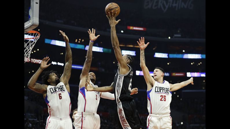 San Antonio's Kawhi Leonard drives to the basket against Los Angeles during an NBA game in Los Angeles on Thursday. Los Angeles won 106-101.