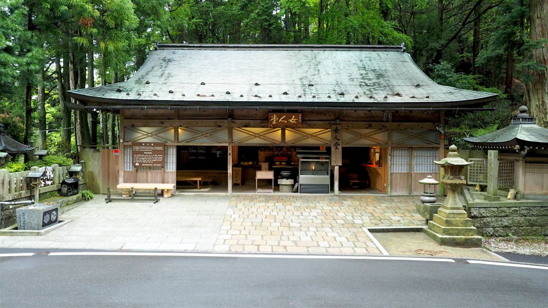 Prior to 1872, women were banned from entering Koyasan. The trail starts on the outskirts of the town at Fudozaka-guchi Nyonindo, one of seven "women's halls" built to accommodate female pilgrims. It's the only one still standing. 