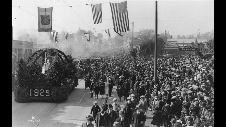 A mass of spectators are seen along the parade route in 1925.