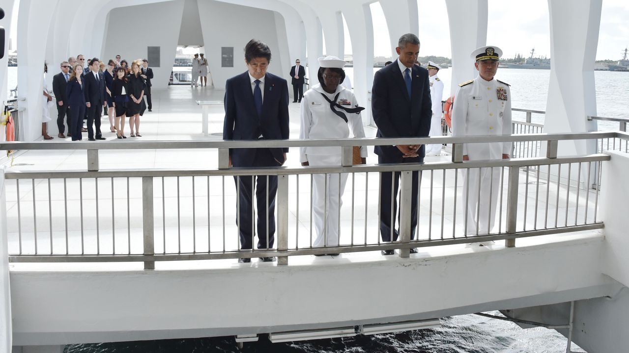 Abe and Obama pay their respects at the USS Arizona Memorial. 