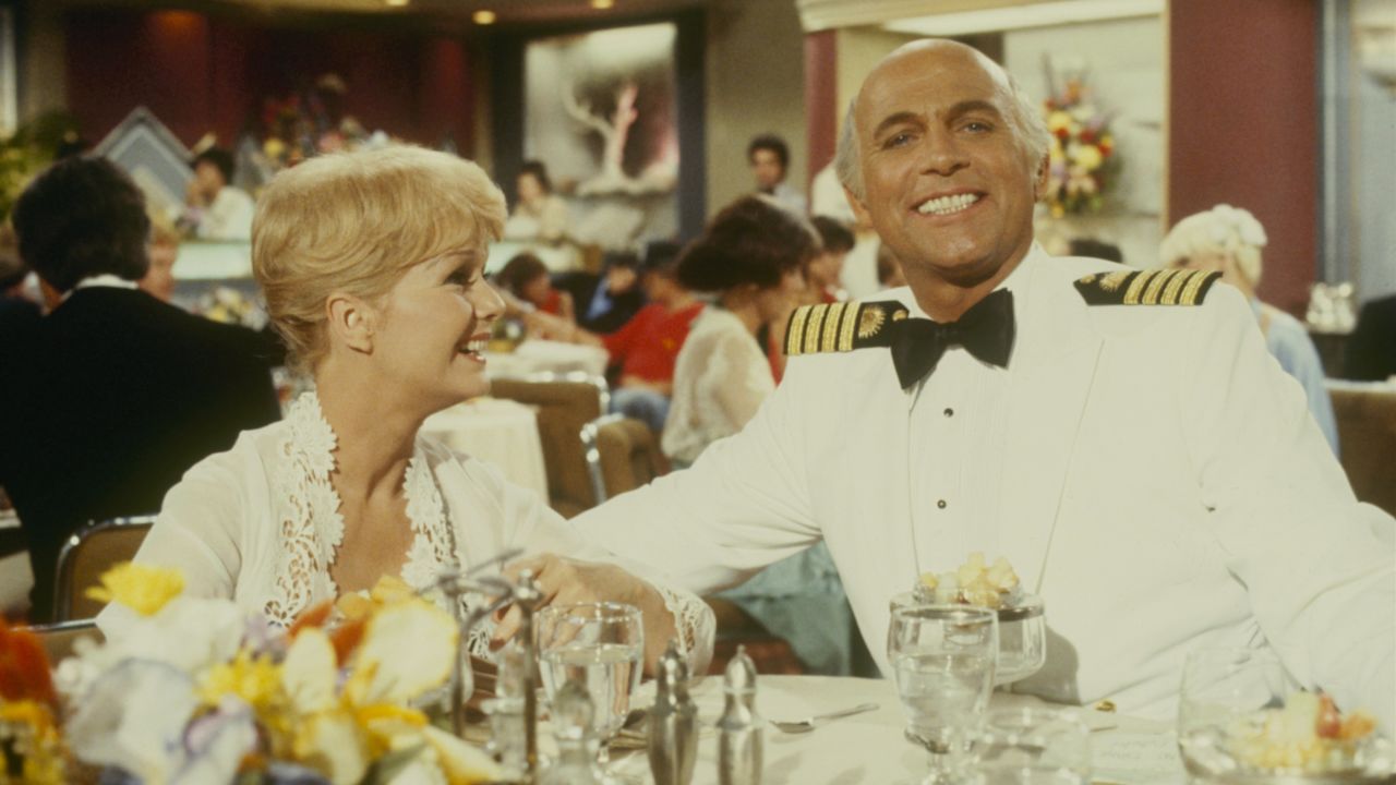 Reynolds appears in an episode of "The Love Boat" with Gavin MacLeod in 1980.