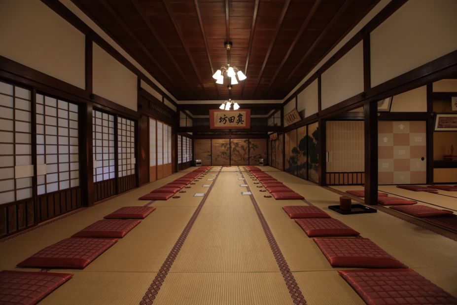 Temple meals are served in traditional Japanese dining rooms, where guests are seated on pillows on the floor. All the food is shojin ryori (vegan Buddhist cuisine). 