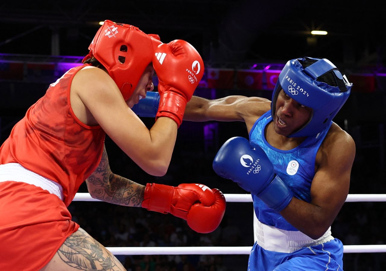 Cindy Ngamba of the IOC Refugee Olympic Team boxes with Tammara Thibeault of Canada on Wednesday.