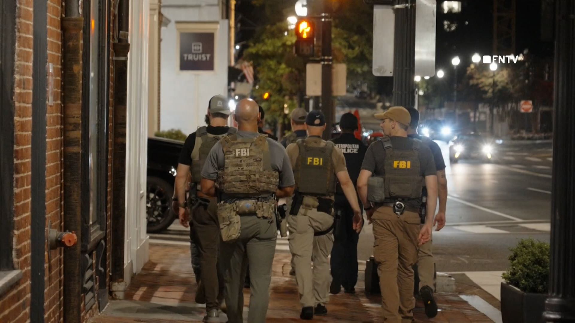 Crowd in DC outraged by federal law enforcement presence as cars stopped on busy street