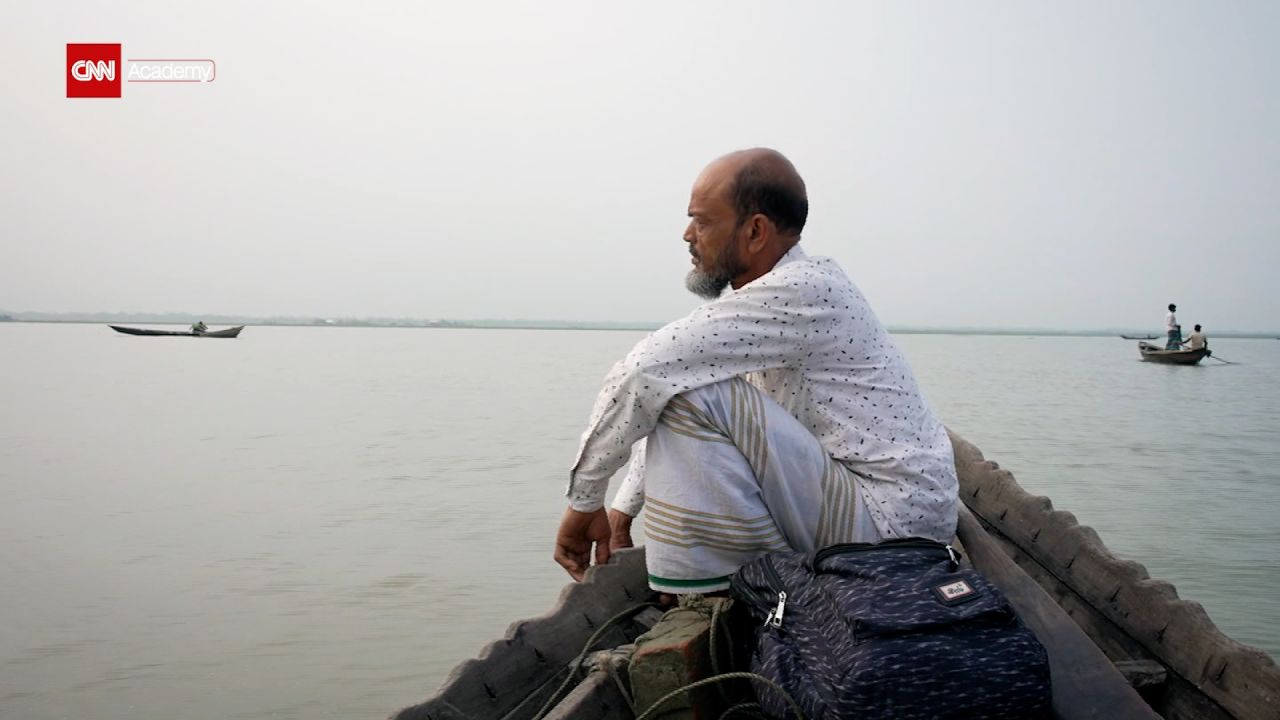 Taken by the river. The migrants of Bangladesh who have lost everything ...