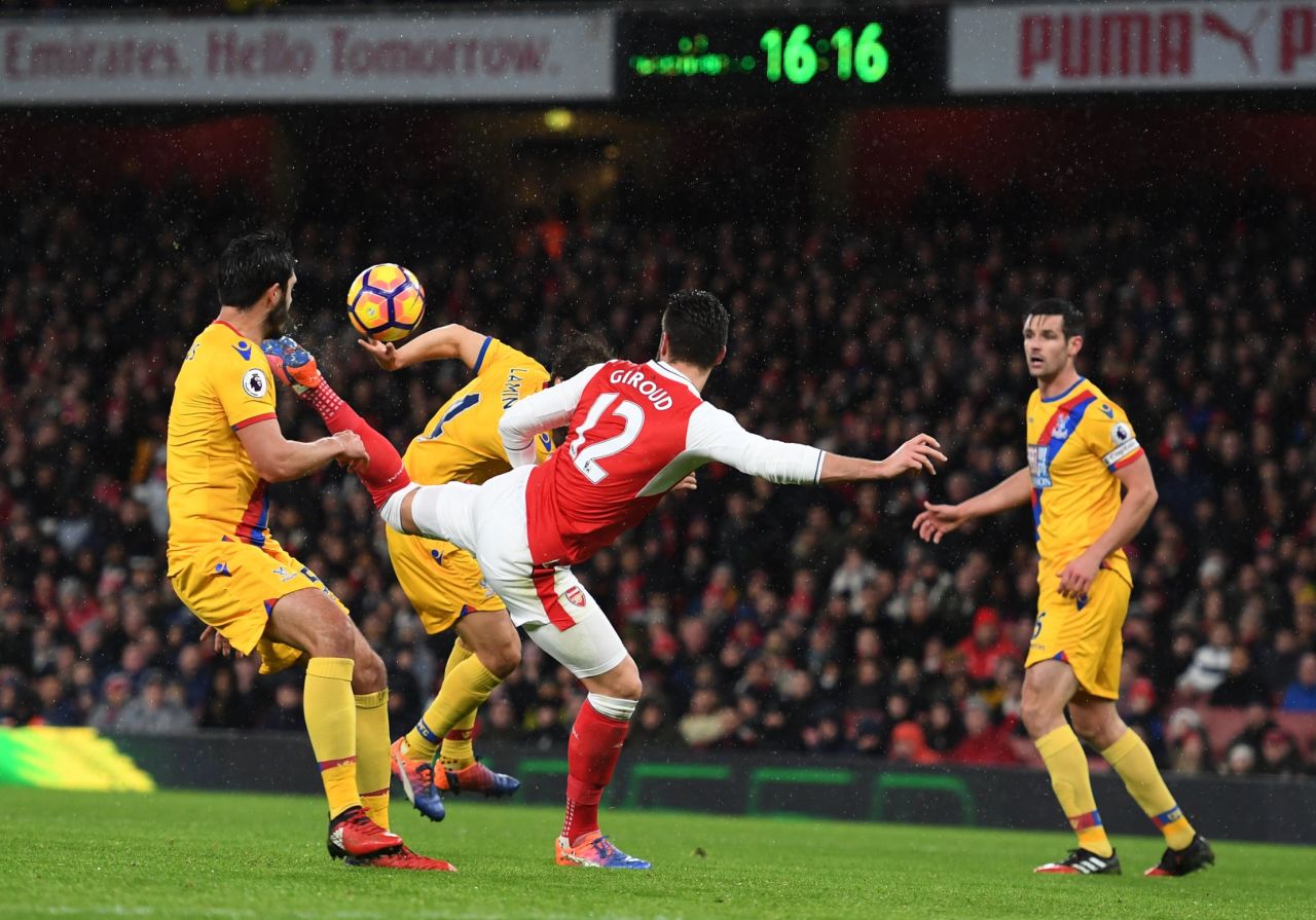 French striker Olivier Giroud scored one of the goals of the English Premier League season on New Year's Day.