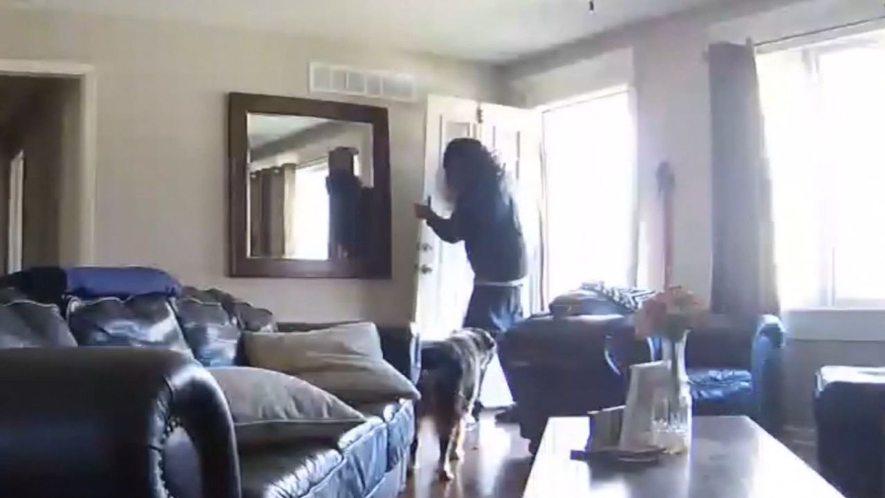 Couple watches as their house gets robbed