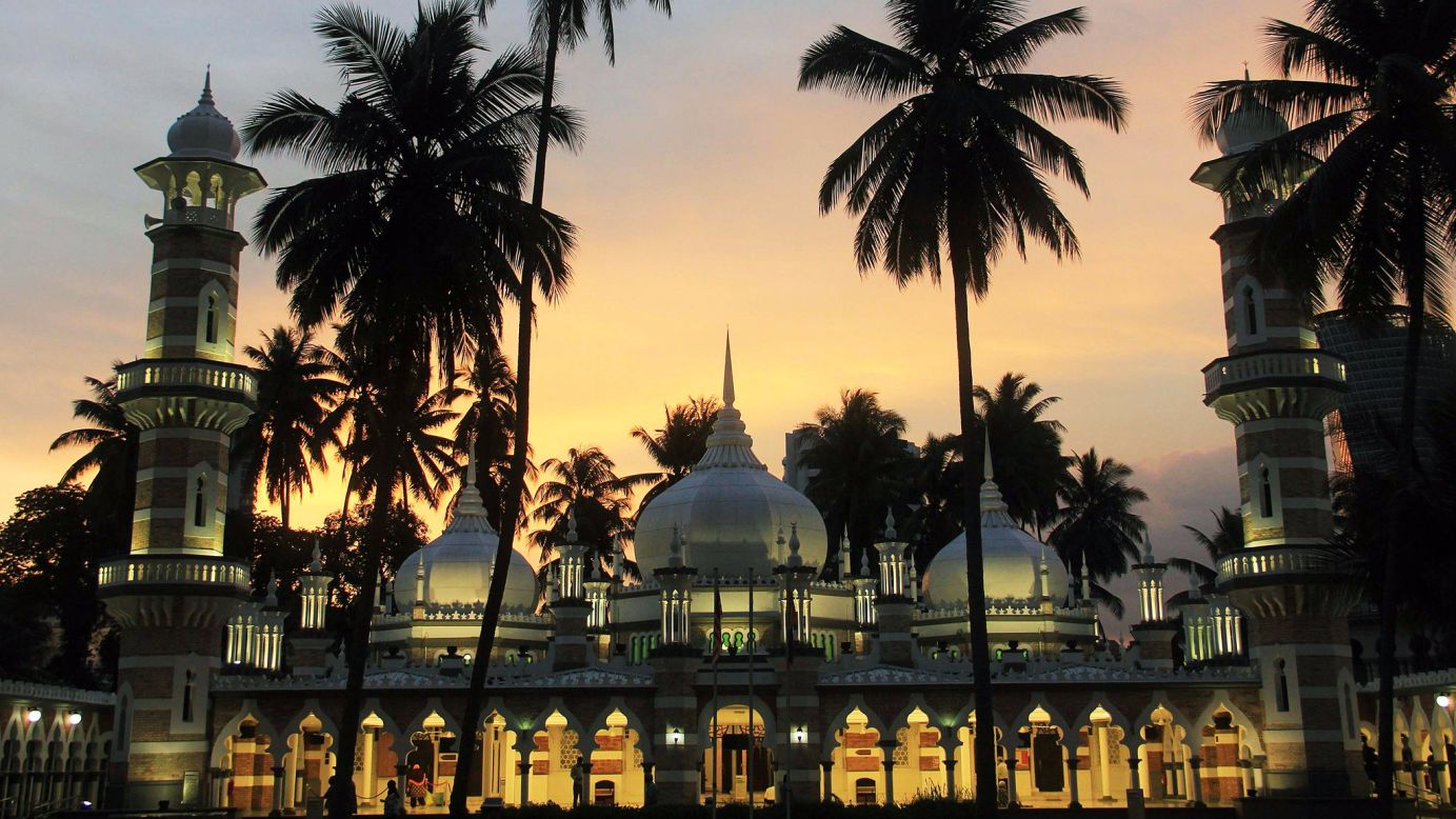 Twitter user @rambleandwander submitted this striking photograph of Kuala Lumpur's Jamek Mosque. "Located right on the confluence of two rivers that gave the name to Kuala Lumpur, this Moorish architecture is [...] part of the heritage of the city and country," he says.<br />