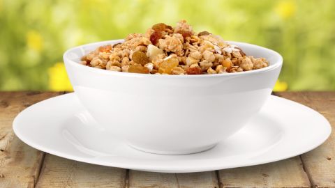 Ready-to-eat breakfast cereal can make for a convenient and healthy breakfast, especially if it's made with whole grains, is low in sugar and is served with fresh fruit and low-fat milk. But sugary cereals that lack fiber and protein can cause a blood sugar spike and crash before lunchtime.