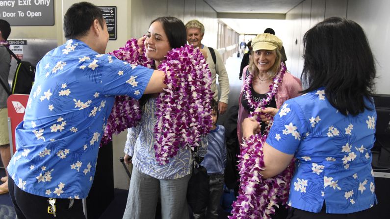 <strong>Honolulu International Airport: </strong>Honolulu Airport came second in the large-airport category, with 87.53%. Does that smile from "Wonder Years" actress Danica McKeller mean her flight got there on time or she just likes the flowers?