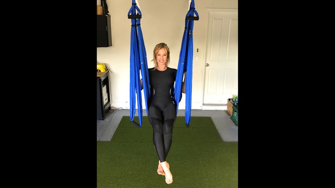 04 aerial yoga