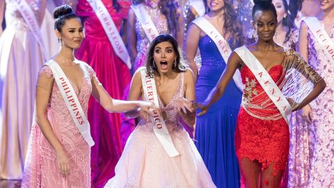 Miss Puerto Rico Stephanie Del Valle (center) reacts after winning Miss World 2016.