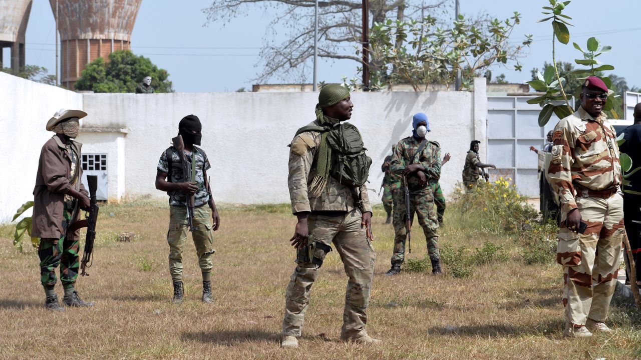 Soldiers prepare for talks January 7 in Bouaké with Defense Minister Alain-Richard Donwahi.